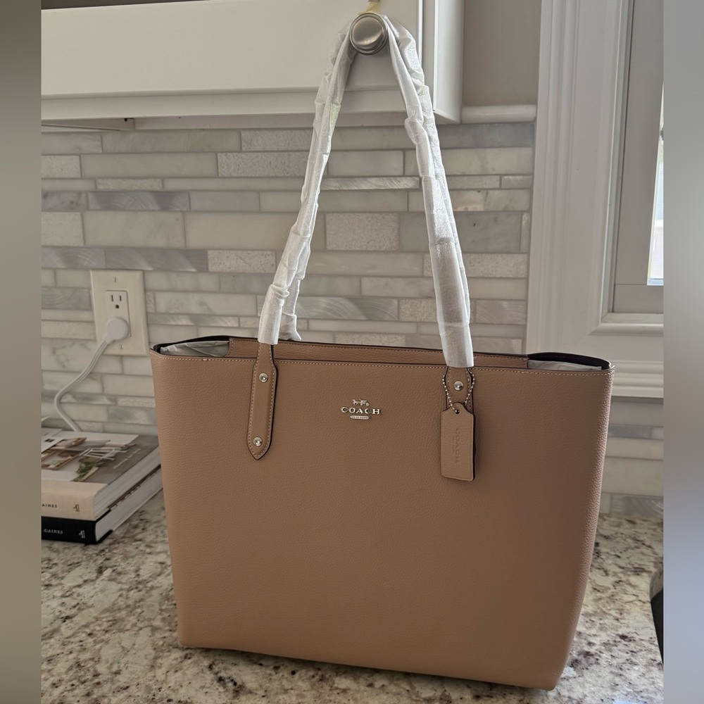 NWT - COACH Central Tote w/ Zip - Taupe